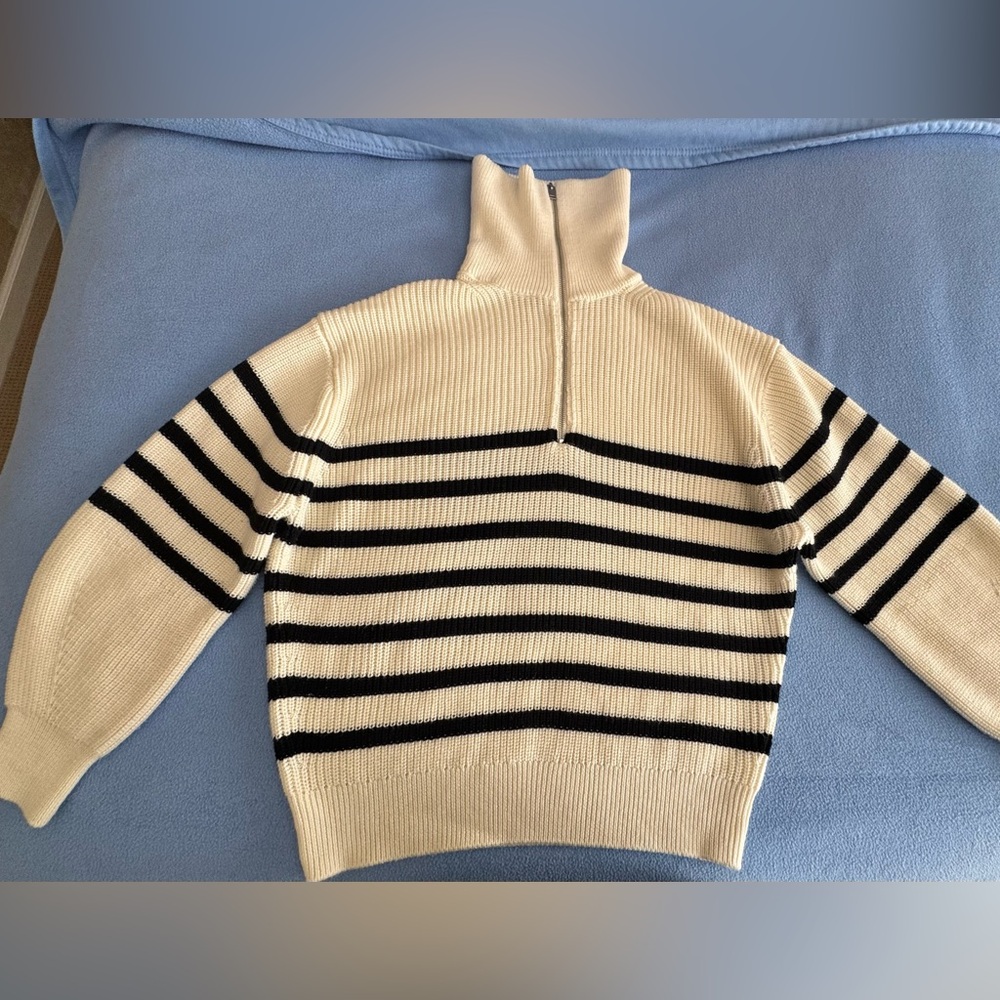 Wool/cotton blend M/L Creamy white blue striped knit sweater